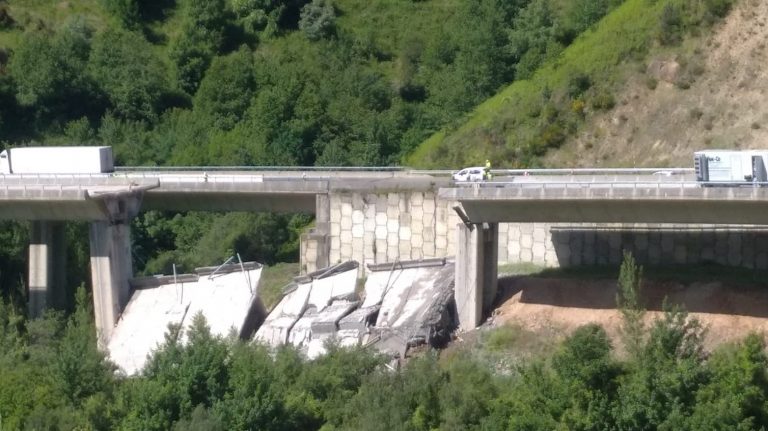 A Xunta pídelle explicacións ao Goberno central polo derrube dun tramo da ponte entre O Castro e Pedrafita