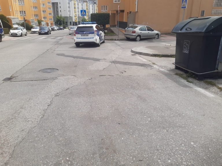 Multado con 900 euros por mexar fronte a un edificio en Lugo mentres lle facían unha proba de alcoholemia