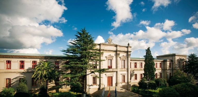 Chega a Lugo a exposición que fai un percorrido polos 40 anos do Parlamento de Galicia