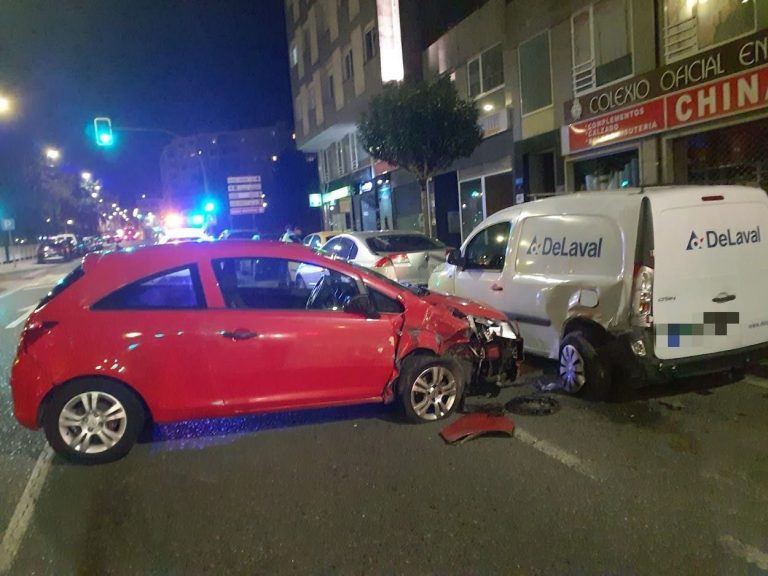 Un condutor novel de 20  anos que impactou contra cinco coches aparcados en Lugo deu positivo en alcol