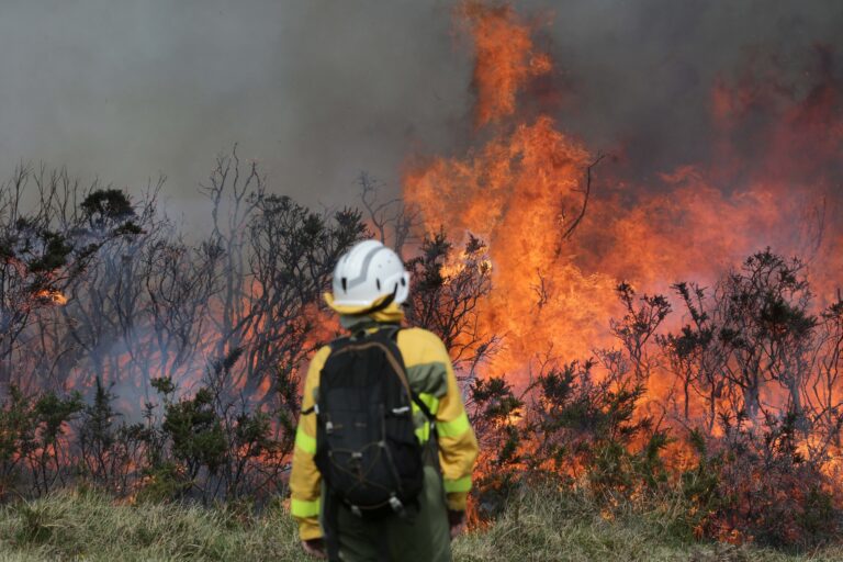 O incendio de Baleira xa alcanza as 1.100 hectáreas calcinadas
