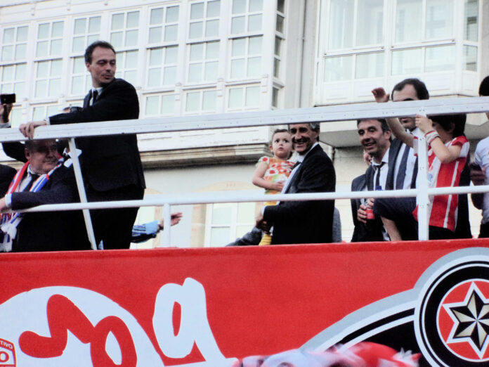 Quique Setién nas celebracións do ascenso do Lugo a Segunda División en xuño do ano 2012 (Foto: Guido Álvarez Parga)