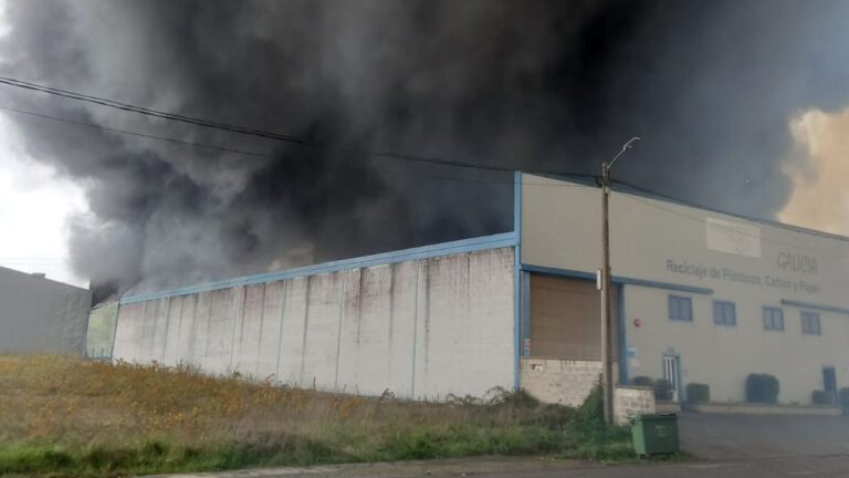 A Xunta activa o Plan Territorial de Emerxencias de Galicia para sufocar o incendio en Vilalba
