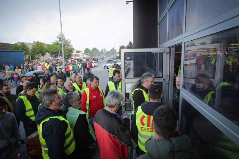 O 90% dos traballadores do metal de Lugo secundan a folga, segundo os sindicatos
