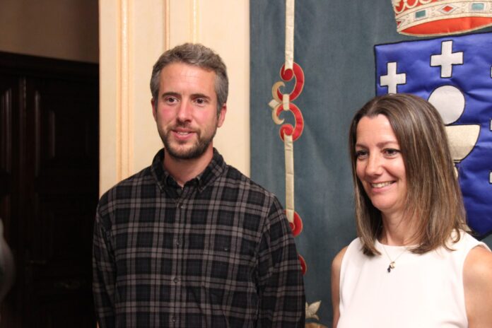 Lara Méndez, alcaldesa en funcións e candidata á reelección polo PSOE, xunto a Rubén Arroxo, cabeza de lista do BNG, para negociar un goberno de coalición no Concello de Lugo. BNG