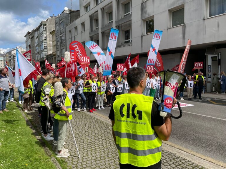 Traballadores da limpeza en Lugo concéntranse no marco dunha folga con seguimento masivo