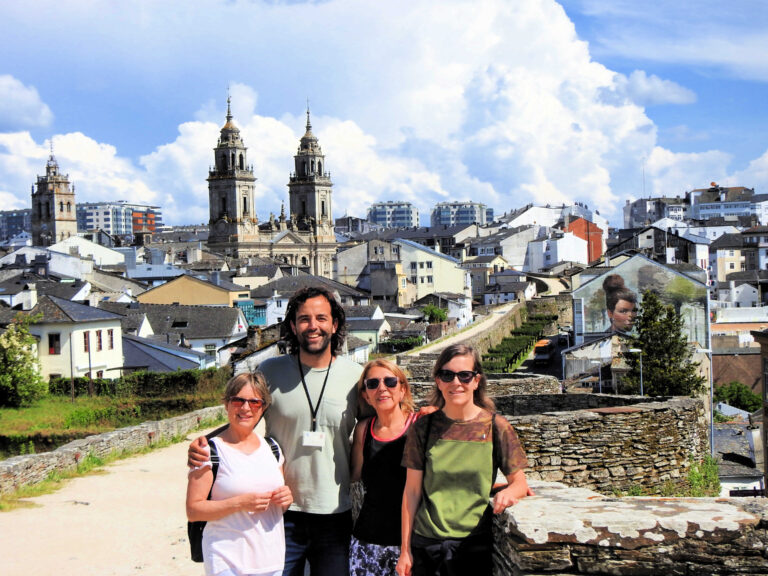 Visita guiada de Guido Guía no adarve da Muralla Romana e coas vistas da Catedral e o centro histórico de Lugo
