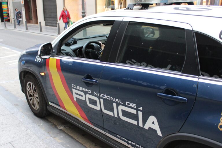 Detidos en Lugo dous homes e unha muller por agredir a un home para roubarlle