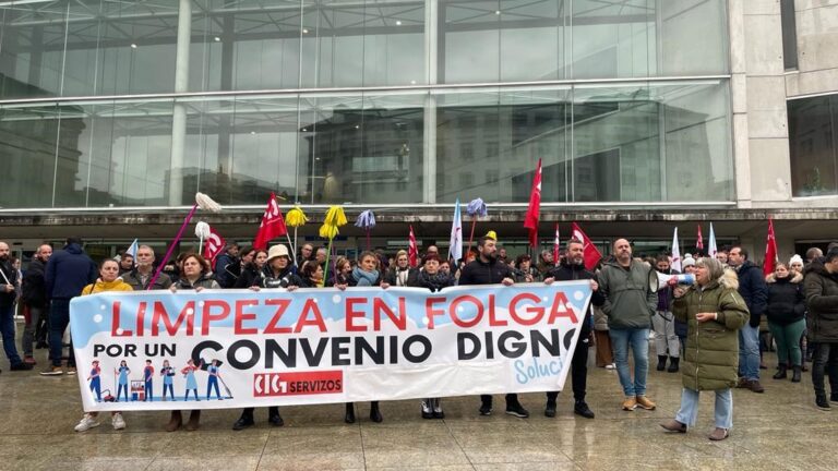 Funcionarios do Estado piden unha solución ante problemas hixiénicos pola folga de limpeza en Lugo