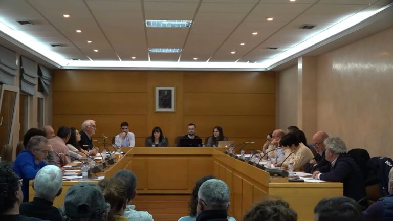 O pleno de Vilalba esquiva a votación sobre retirar o busto de Fraga ao converter a moción do BNG en rogo