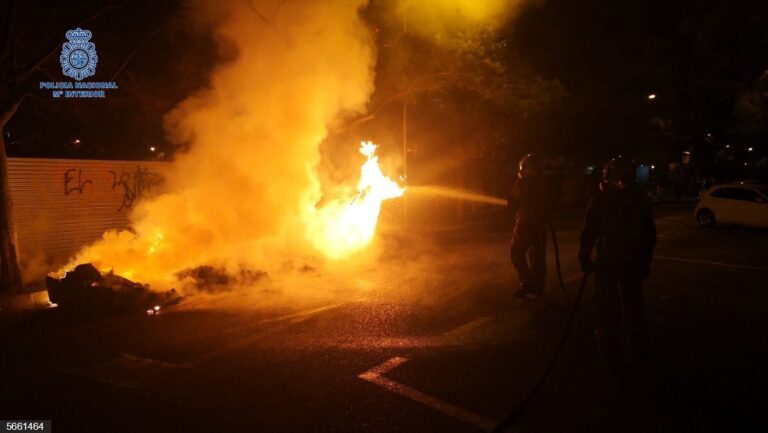 Arden varios colectores de madrugada na cidade de Lugo