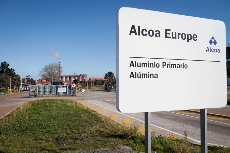 Alcoa completa a adquisición de Alumina Limited e faise co 100% do complexo de San Cibrao