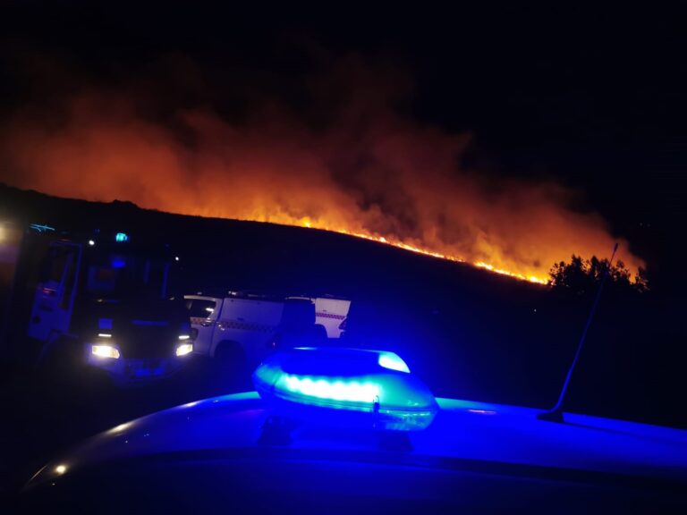 Activo un gran lume en Palas que pasou ao veciño concello de Toques