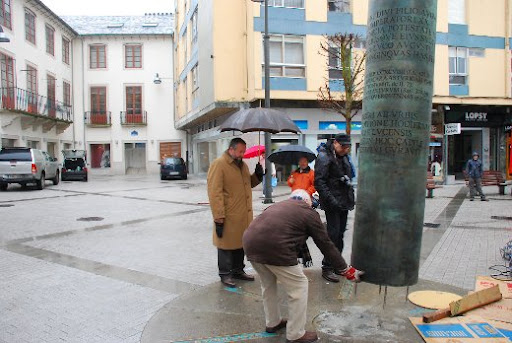 O monumento do Miliario foi derrubado por un coche que chocou contra el “por un descoido”