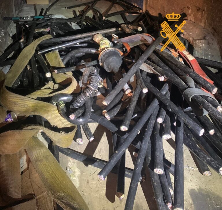 Investigados catro homes por roubar 250 metros de cable telefónico en Quiroga