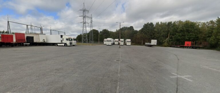 Detido un septuaxenario en Vilalba por cravar puntas nas rodas de 19 camións dunha empresa de transporte