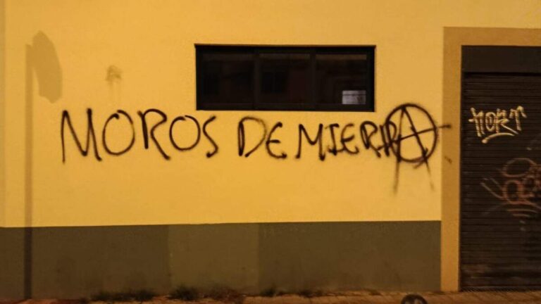 Racismo en Lugo: aparecen pintadas contra musulmáns e o PSOE