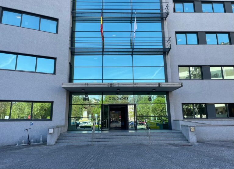 Piden cinco anos de prisión para un home que agrediu cun vaso a dúas persoas no exterior dun pub de Lugo