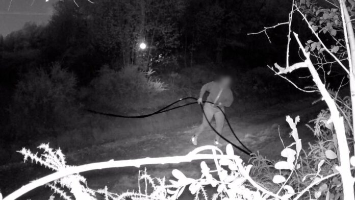 Cuatro mujeres investigadas por robar cientos de metros de cable de cobre del aeródromo de Rozas, en Lugo