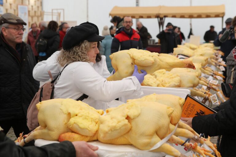 Vilalba vive unha Feira do Capón multitudinaria pese ao frío