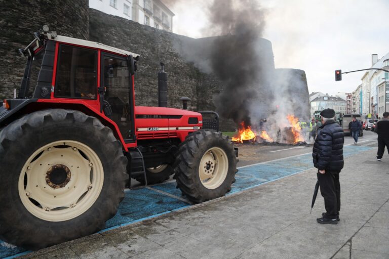 Os gandeiros manteñen a tractorada en Lugo e o BNG denuncia a “competencia desleal” de Mercosur