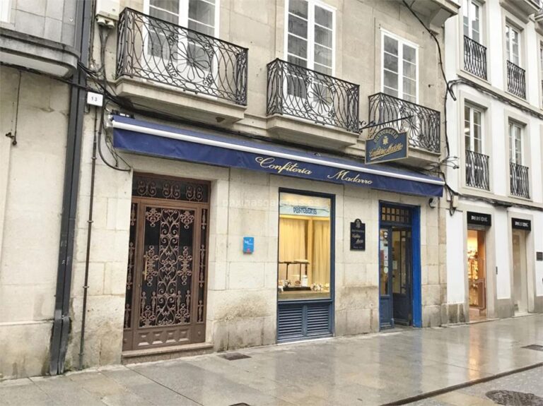 Sae a subasta por case 800.000 euros o local da centenaria pastelaría Madarro de Lugo