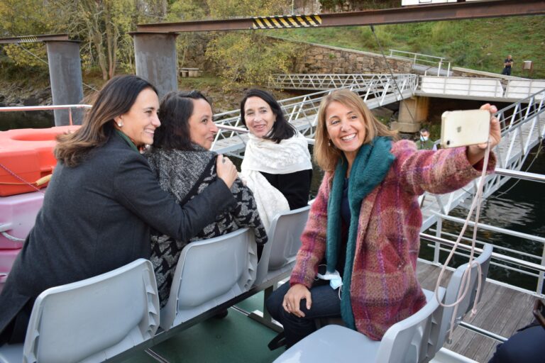 A Deputación abre as reservas para rutas en catamarán na Ribeira Sacra