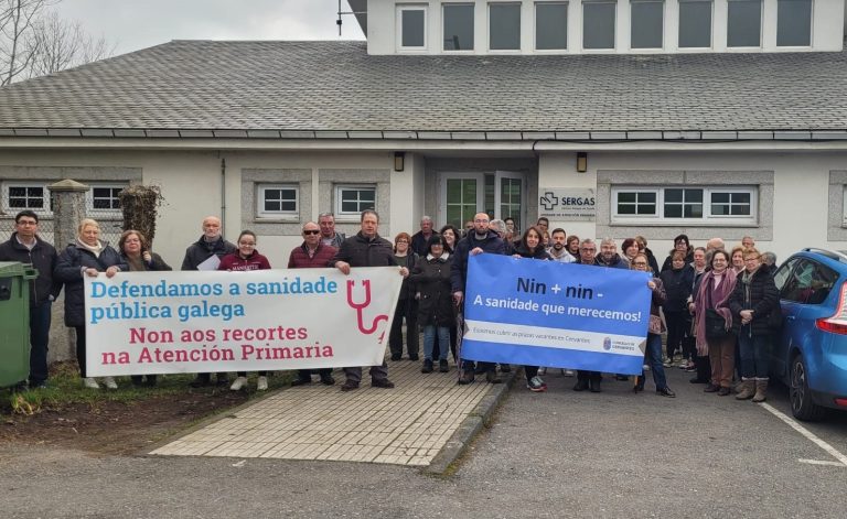 Mobilización veciñal en Cervantes para denunciar o peche do consultorio de Doiras