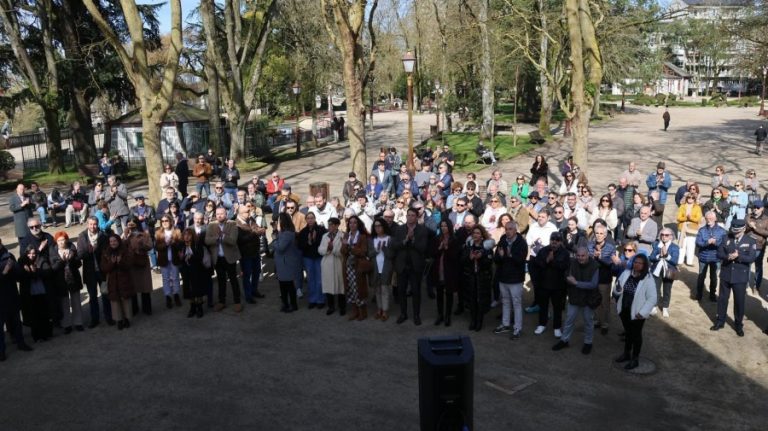 Lugo lembra a Paula Alvarellos no primeiro aniversario do seu falecemento cun acto no Parque Rosalía