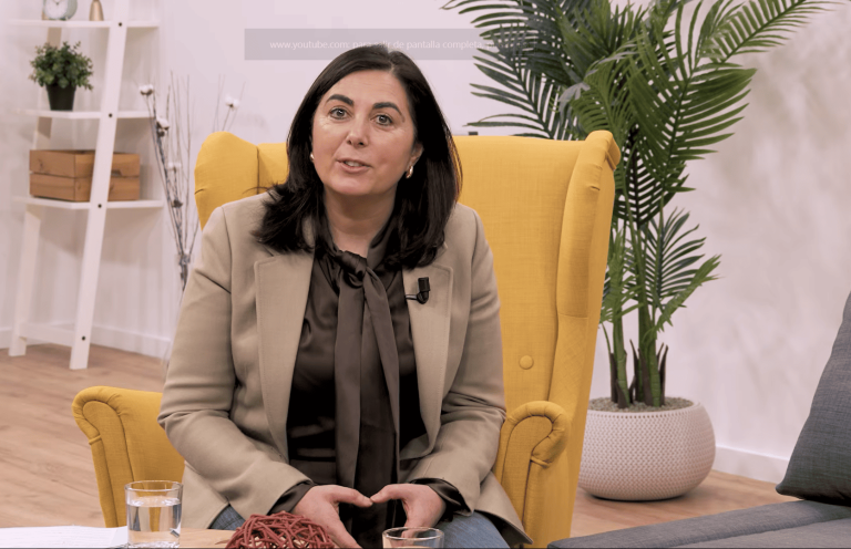 “Canda Elena”, a canle con entrevistas en Youtube da ‘popular’ Elena Candia