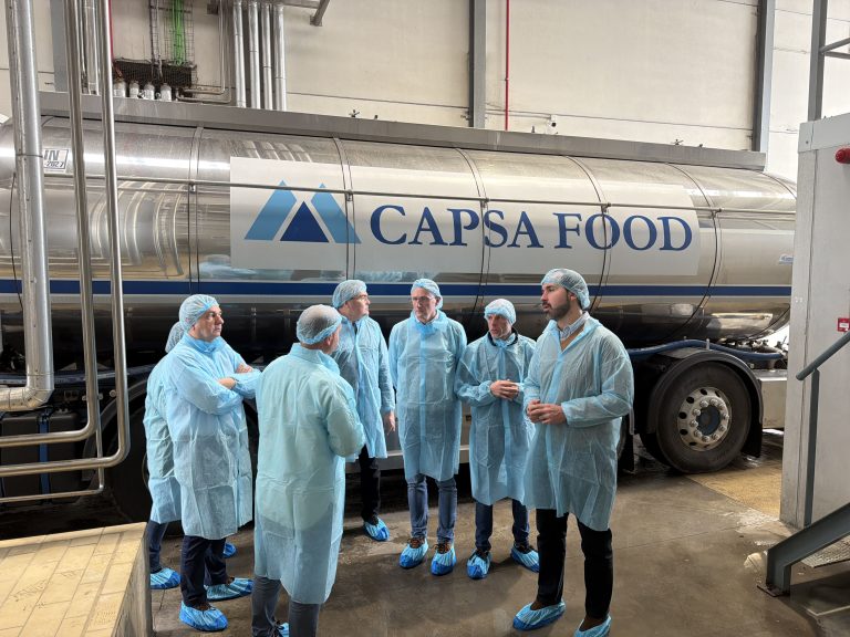 O PP visita as instalacións de Quescrem para coñecer o “papel estratéxico” de empresas da provincia de Lugo