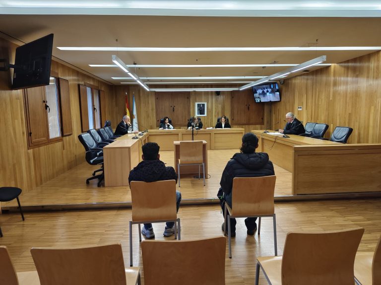 Violento altercado entre dous acusados por agresión sexual na Audiencia de Lugo
