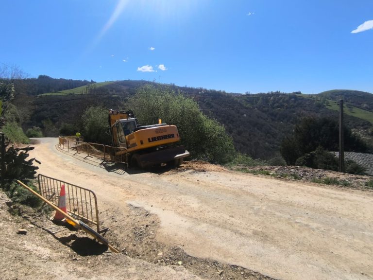 A Deputación continúa coa rehabilitación da estrada danada en Cervantes durante o inverno