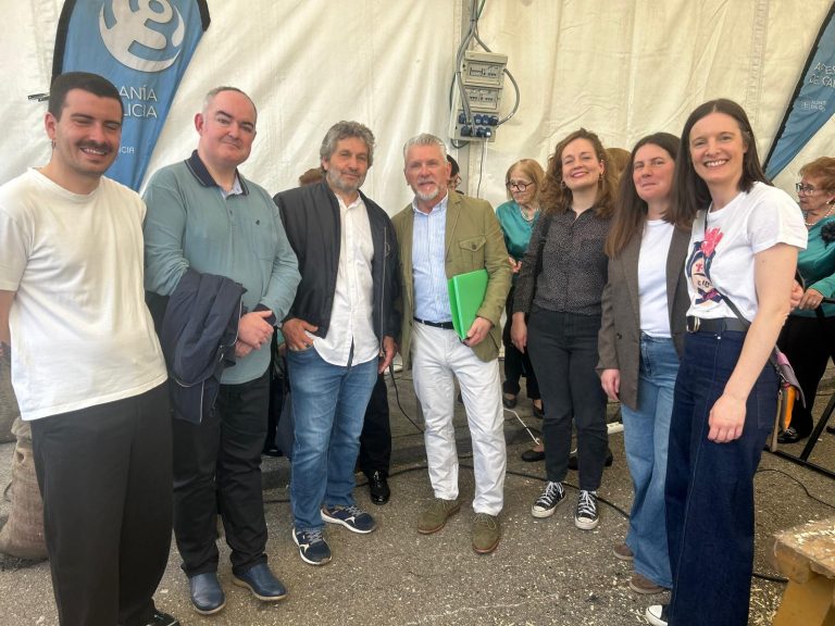 Iria Castro asiste á Feira da Artesanía do Ferro en Riotorto