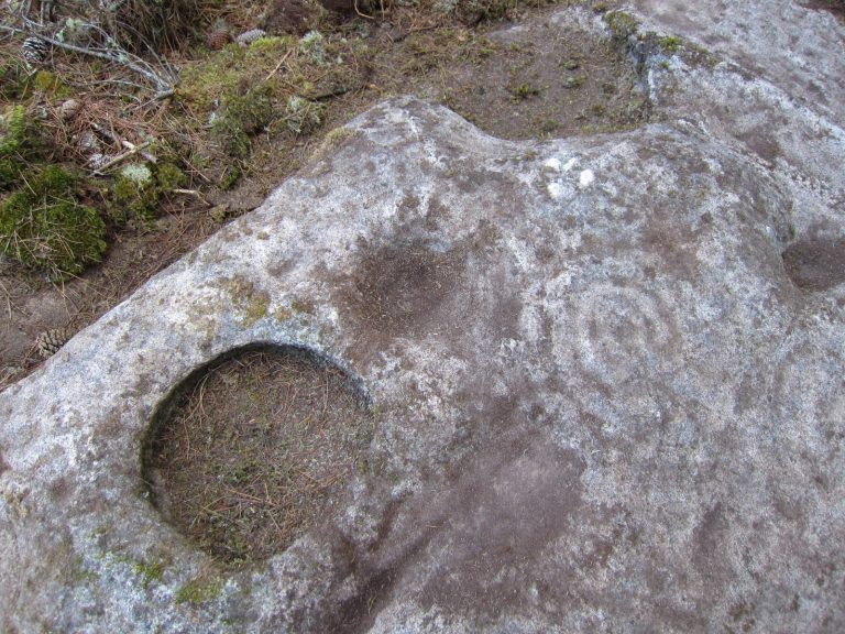 Alertan de danos inminentes en bens arqueolóxicos de Parada, en Outeiro de Rei