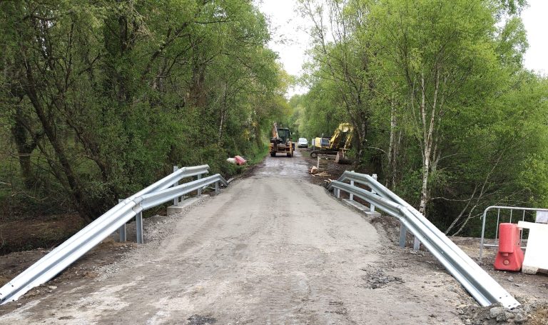 Abre a estrada que conecta Vilalba e Chavín pola Balsa despois de arranxar unha ponte