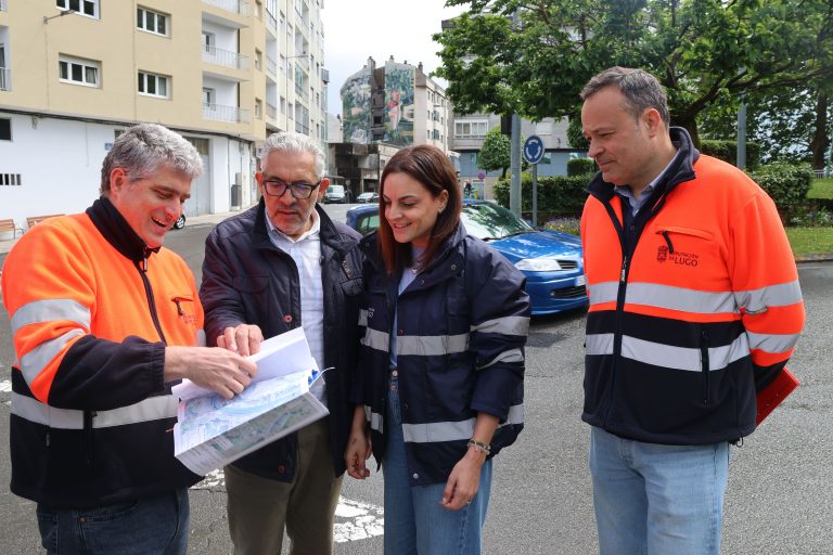 Carmela López e Miguel Fernández examinan as obras en Adolfo Suárez “acceso esencial para a intermodal”