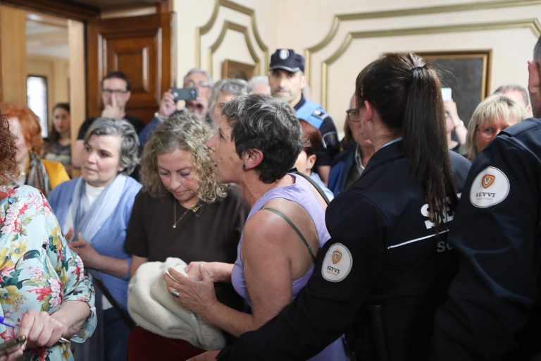 PSdeG e BNG denuncian os pactos escuros do PP que acusa a socialistas e nacionalistas de “cruzar unha liña vermella”