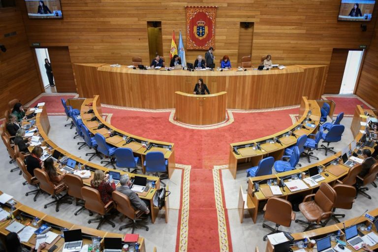 A moción de censura de Lugo irrompe no Parlamento galego