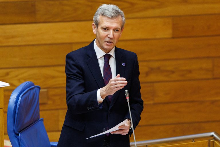 Rueda defende a moción en Lugo entre acusacións de “comprar poder” e “incumprir” os estatutos do PP