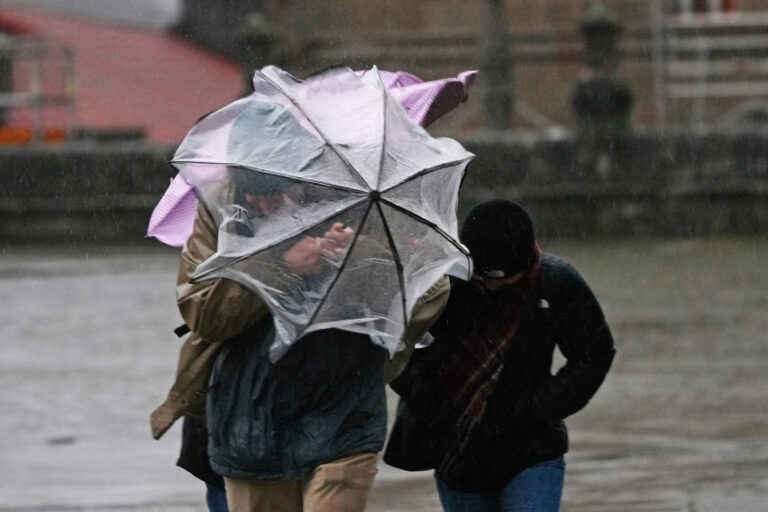 Alerta laranxa por treboadas no centro de Lugo con case toda Galicia en nivel amarelo por calor