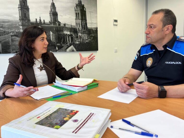 Elena Candia analiza as necesidades da Policía Local nunha reunión da Mesa de Seguridade