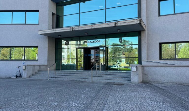 En liberdade o detido por levar un coitelo e a roupa ensanguentada en Lugo