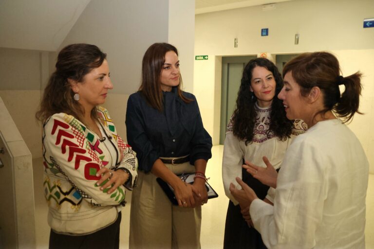 Carmela López leva o modelo de escoita dos concellos ao foro Territorios que lideran