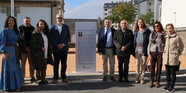 Homenaxe ao médico Rafael de Vega coa inauguración dun tótem diante do Fogar de Santa María